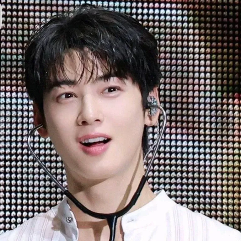 Latest photo of Cha Eunwoo