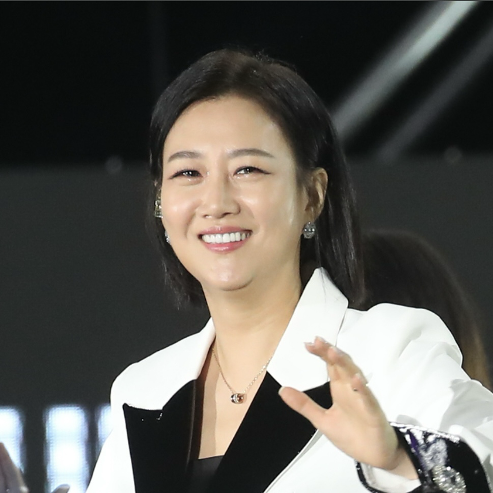 A moment captured by a fan of Jang Yoonjeong