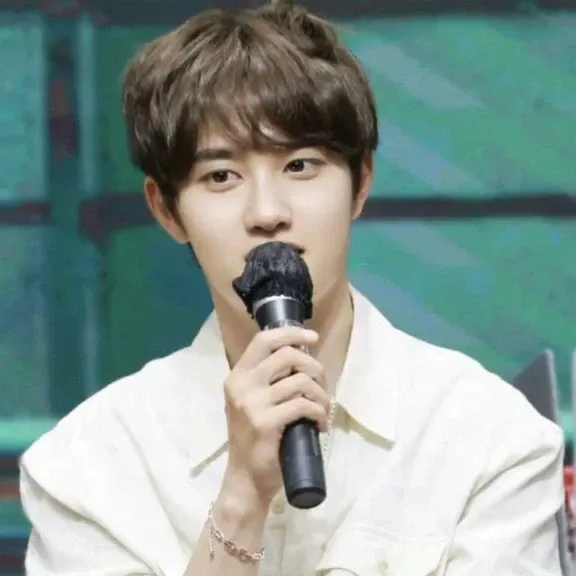 Behind-the-scenes cut of Doh Kyungsoo (D.O.)