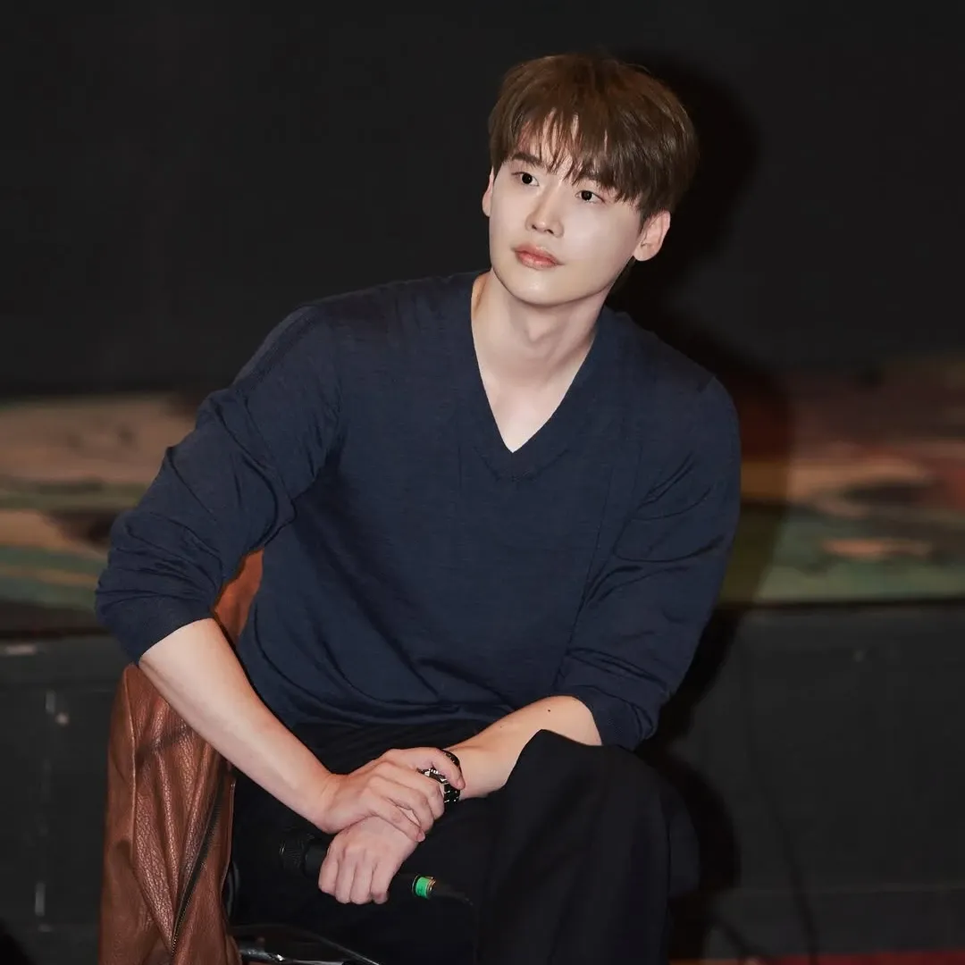 Recent activity shot of Lee Jongsuk
