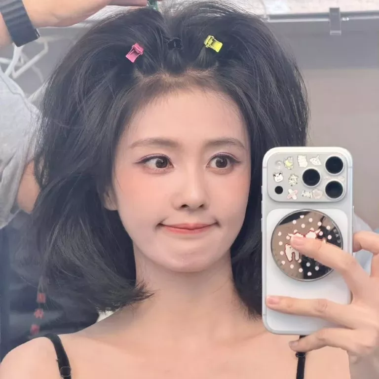 Behind-the-scenes cut of Bai Lu