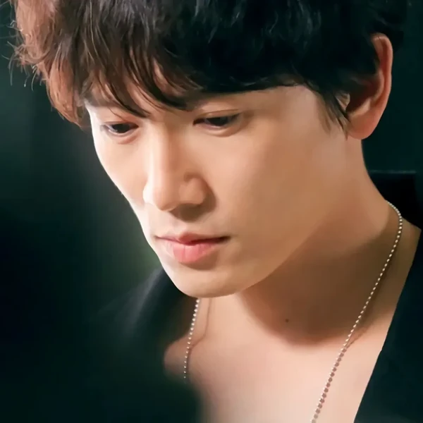 Popular profile photo of Ji Sung loved by fans