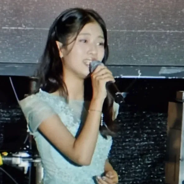 Behind-the-scenes cut of Bin Yeseo
