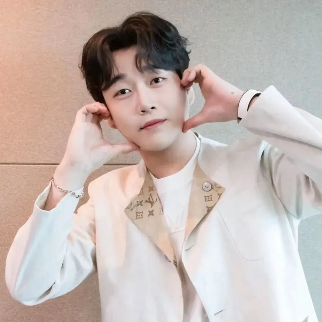 Latest photo of Hwang Youngwoong