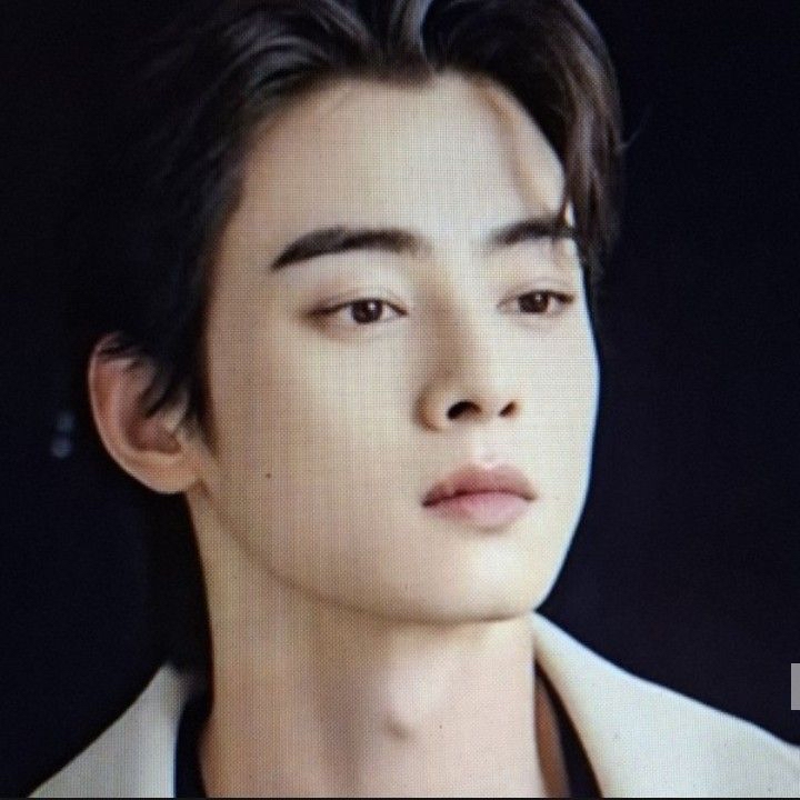 Foto terbaru dari Cha Eunwoo