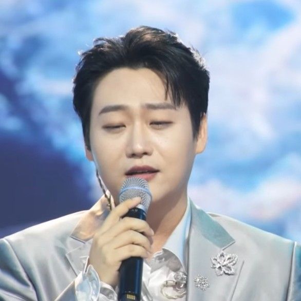 A moment captured by a fan of Min Soohyun