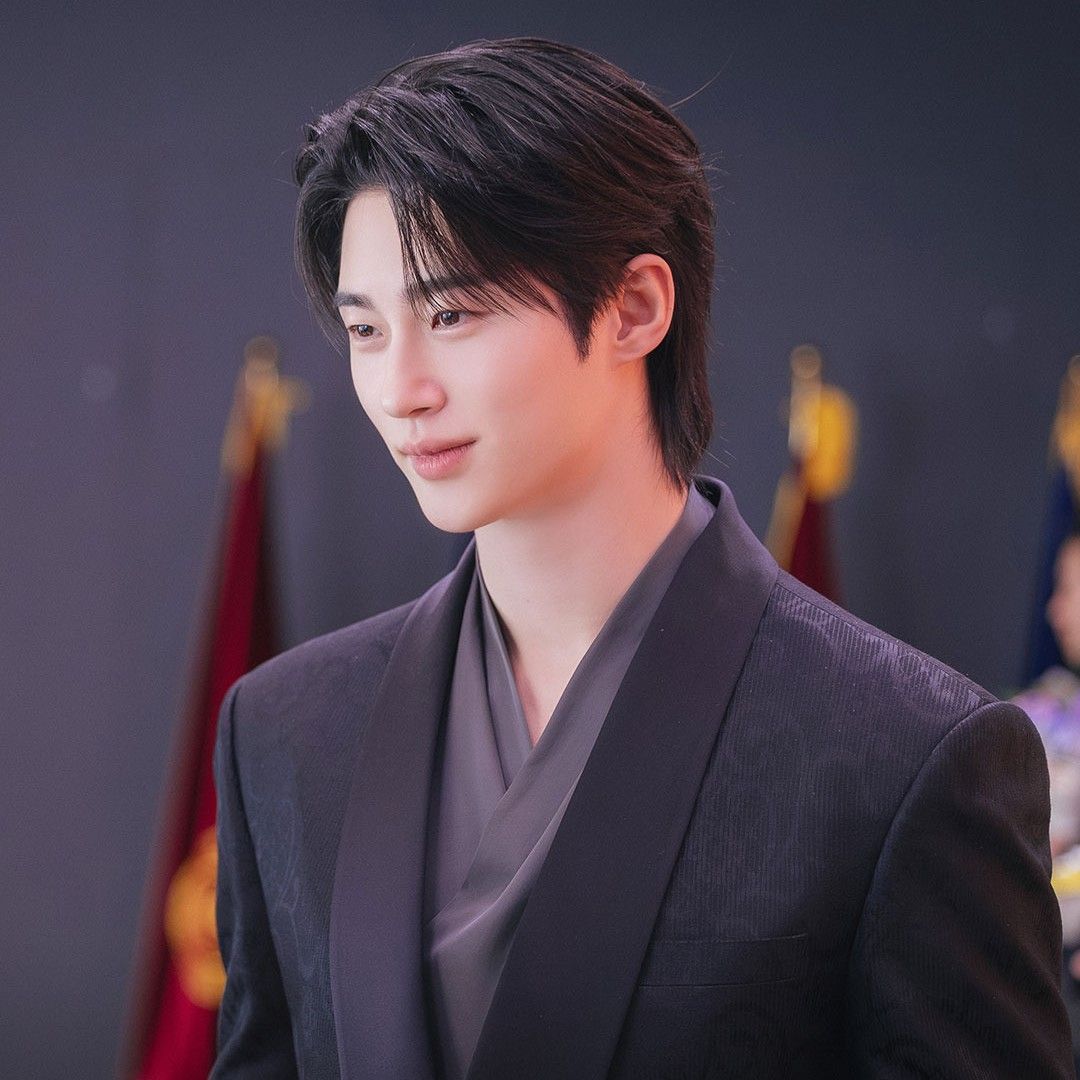 Behind-the-scenes cut of Byeon Wooseok