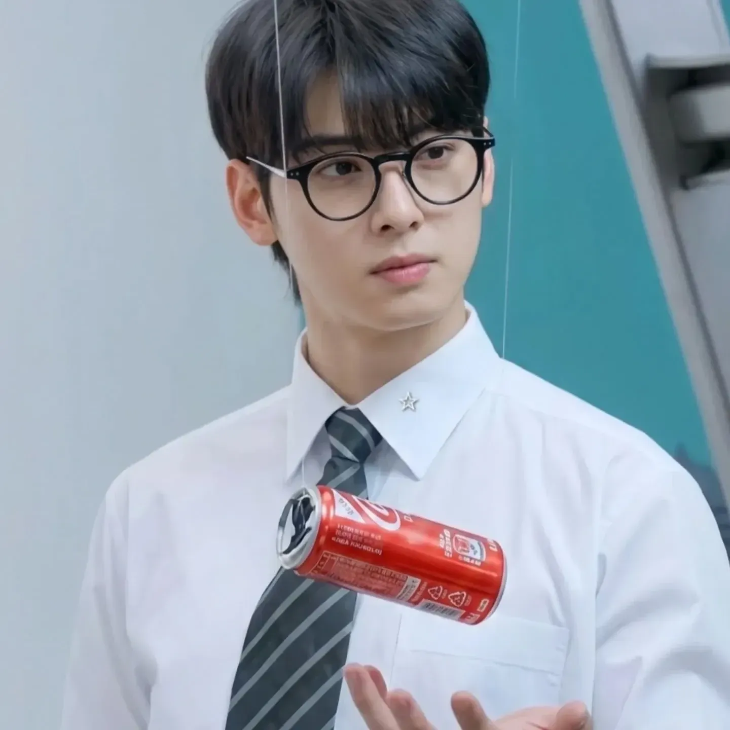 Behind-the-scenes cut of Cha Eunwoo
