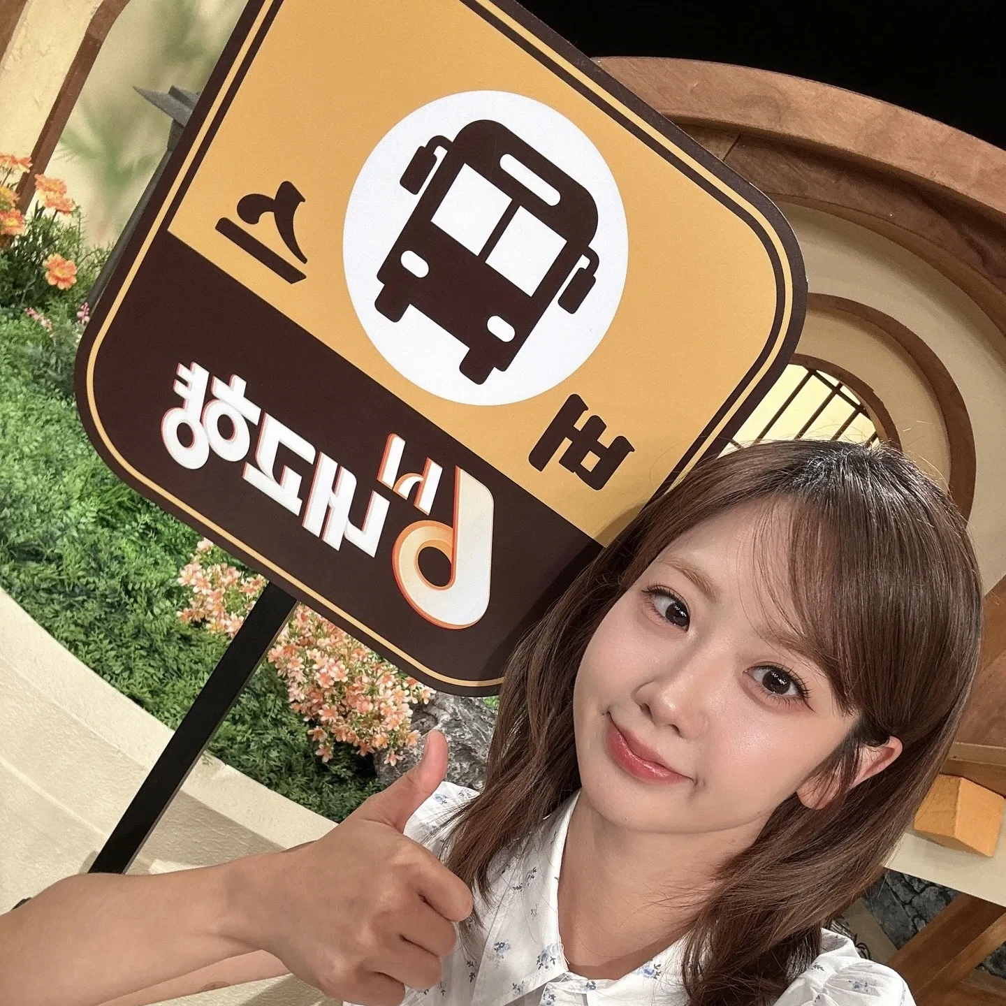 Behind-the-scenes cut of Kang Hyeyeon