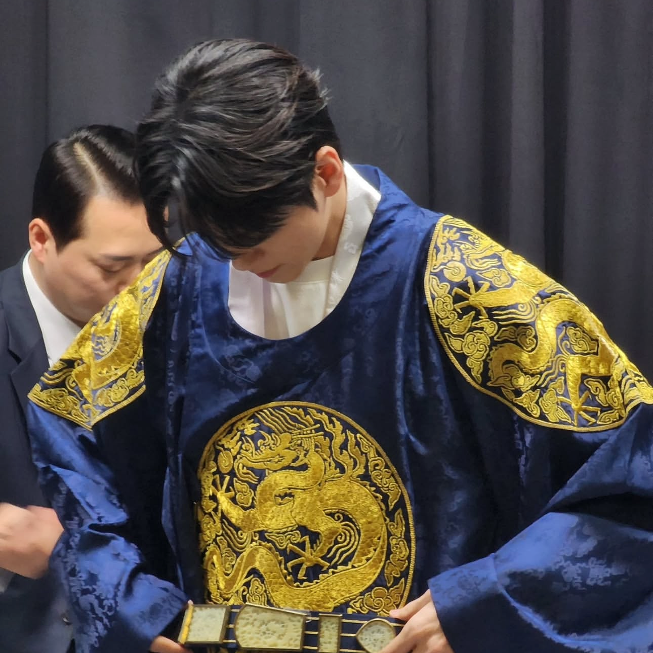 粉絲拍下的邕聖祐瞬間