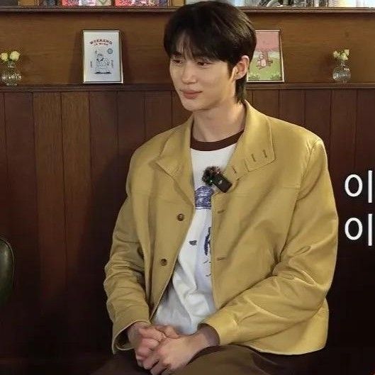 边佑锡的最新照片