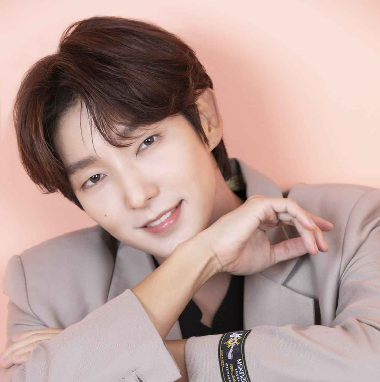 Behind-the-scenes cut of Lee Joongi