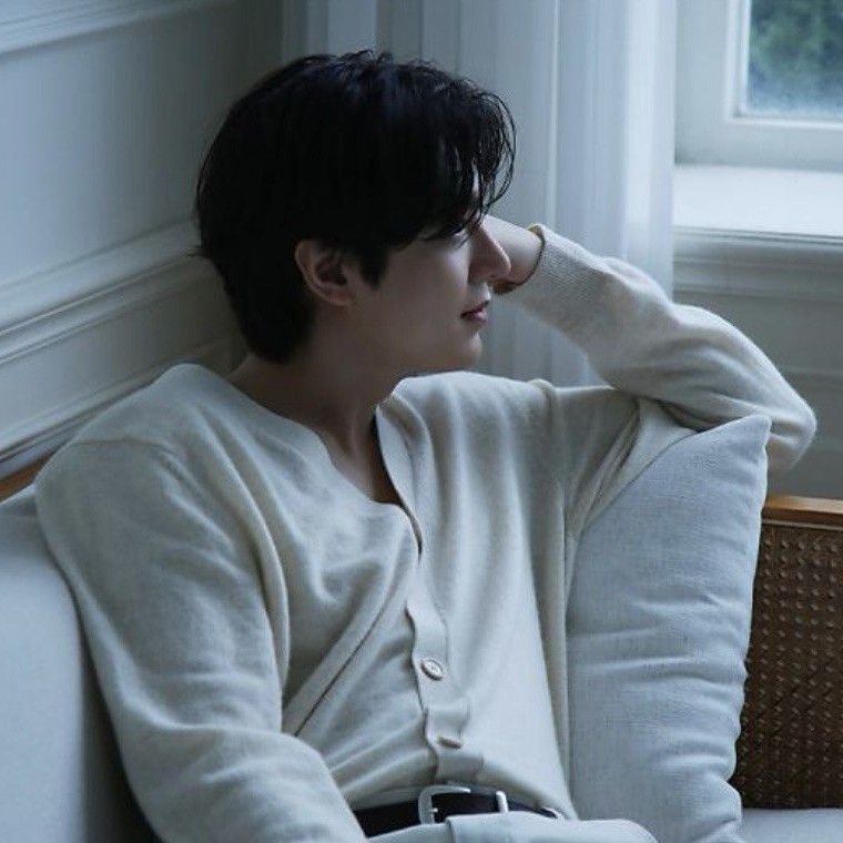 Recent activity shot of Lee Minho