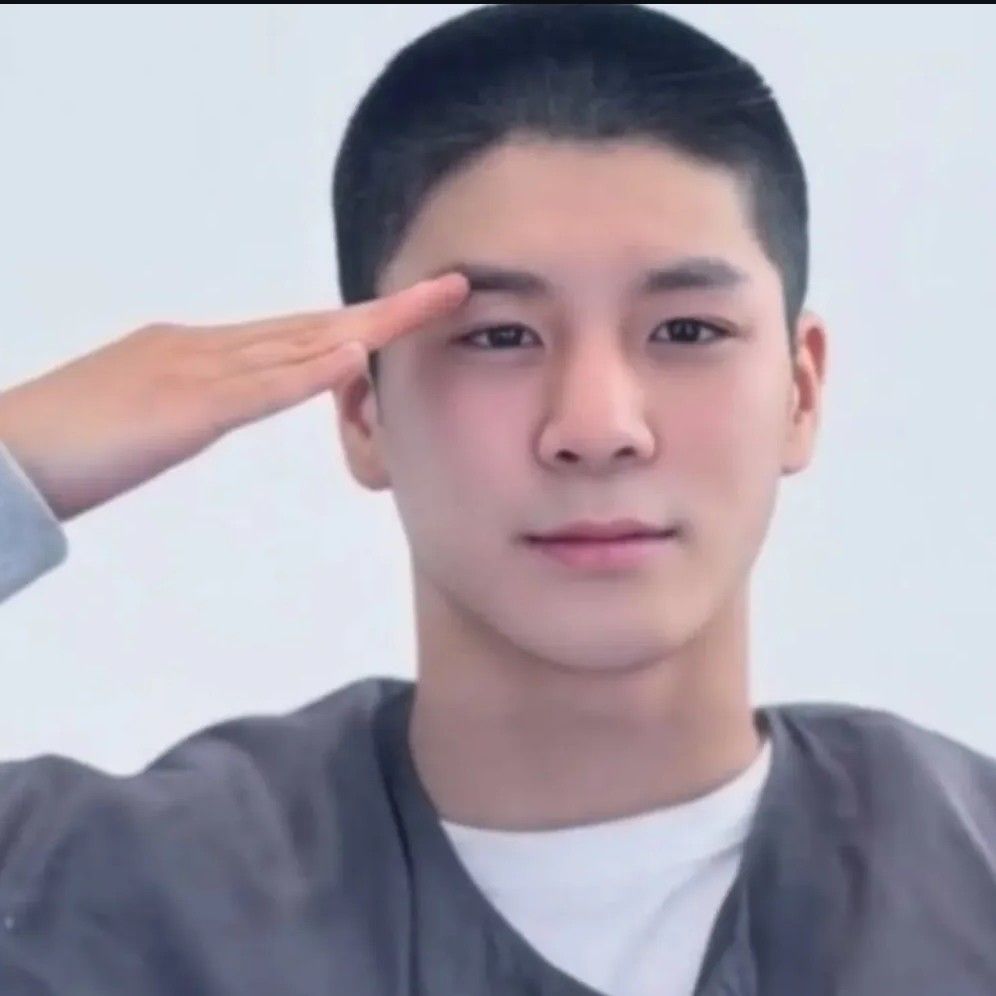 Behind-the-scenes cut of Jeong Dongwon