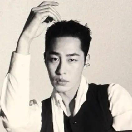 Cuplikan di balik layar dari Lee Jaewook