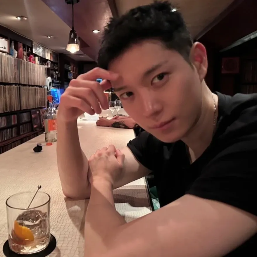 A moment captured by a fan of Kim Youngdae