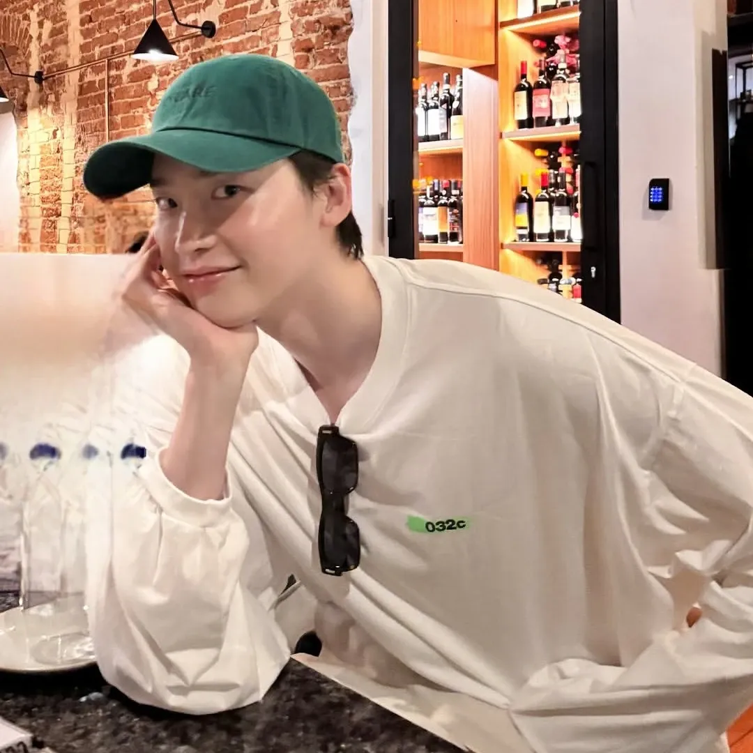 Foto kegiatan terbaru dari Lee Jongsuk