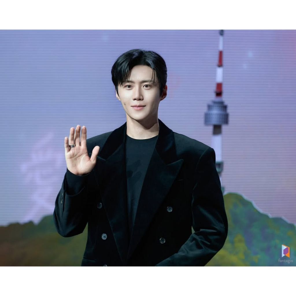 Behind-the-scenes cut of Kim Seonho