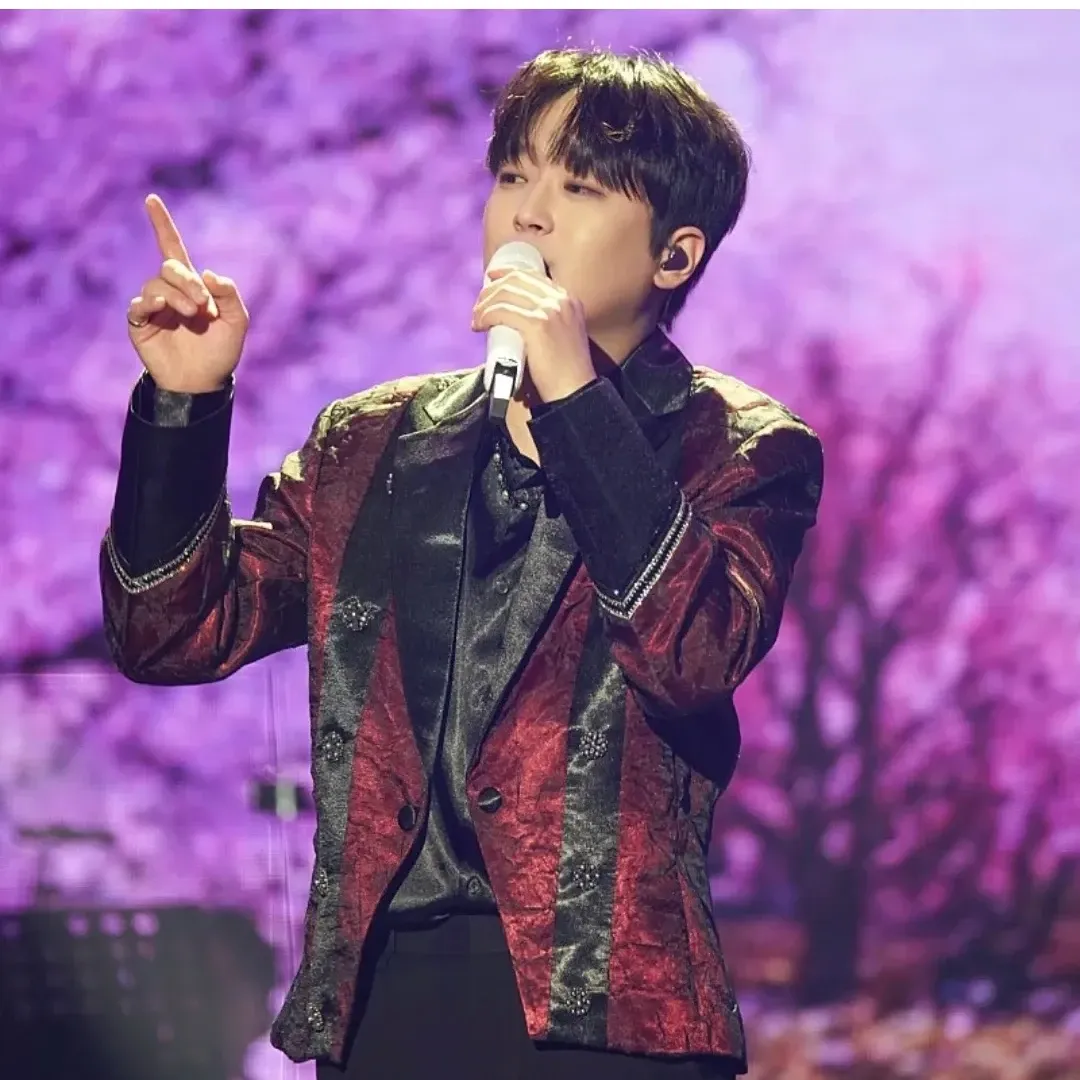 A moment captured by a fan of Lee Chanwon