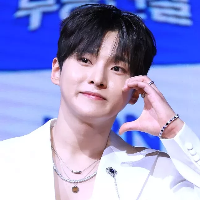A moment captured by a fan of Seong Ri