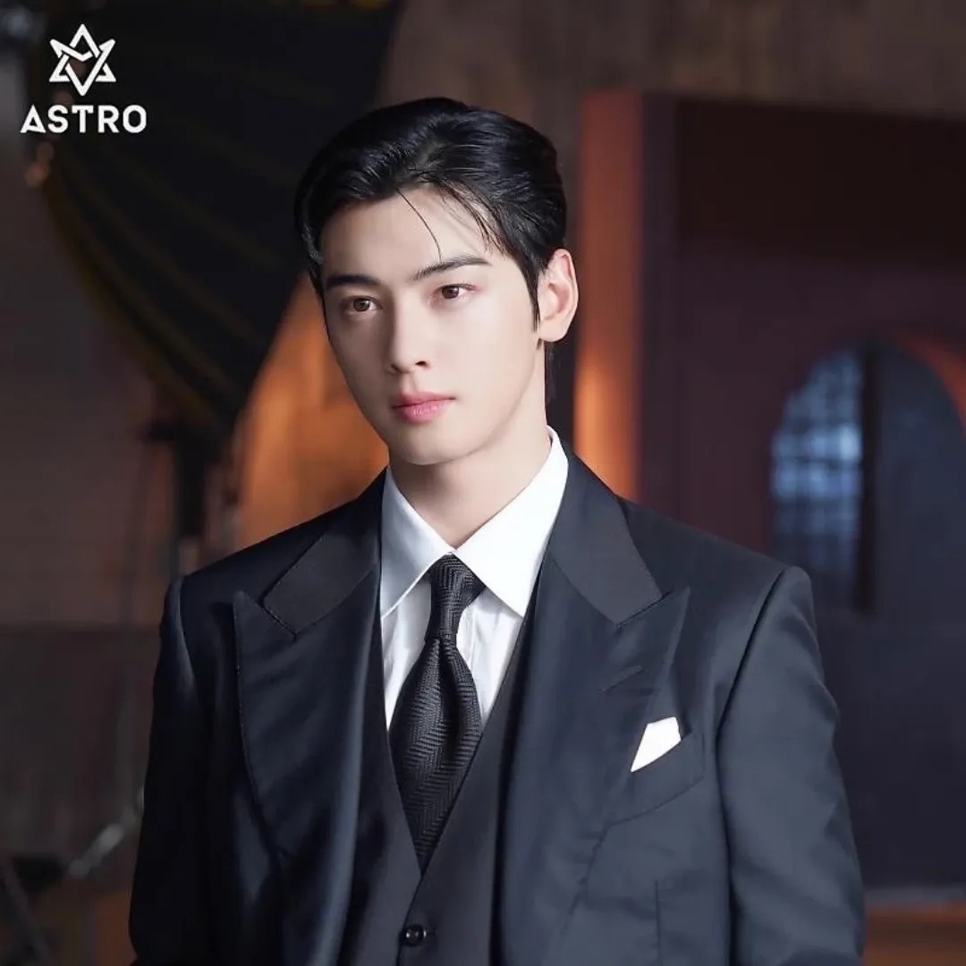Behind-the-scenes cut of Cha Eunwoo