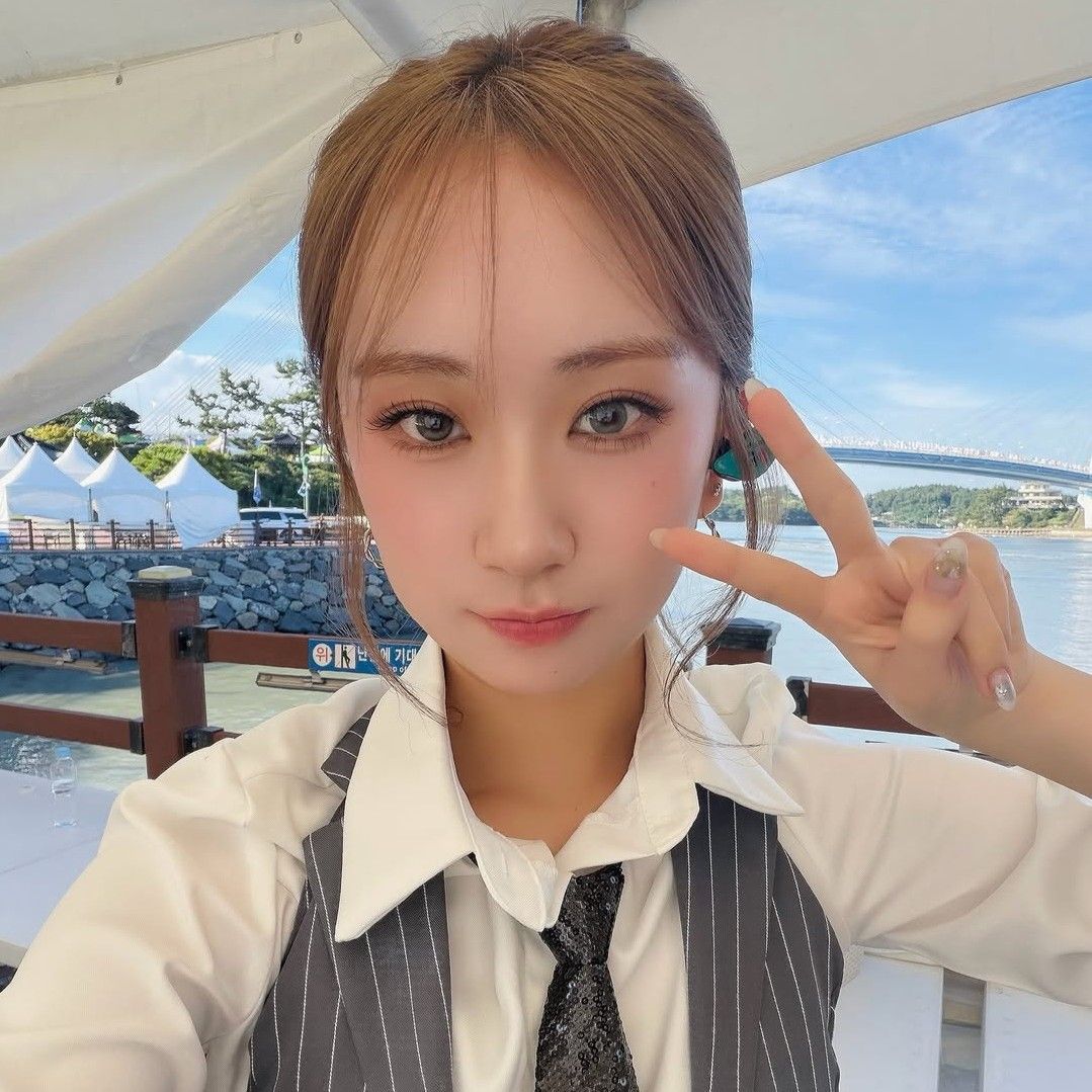 A moment captured by a fan of Jeon Yujin