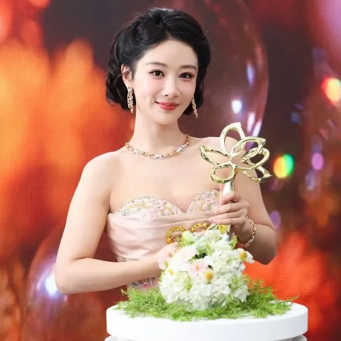 Behind-the-scenes cut of Yang Zi