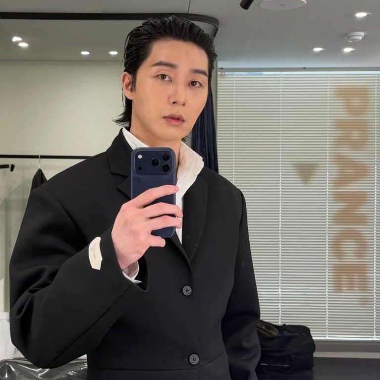 Recent activity shot of Park Seojoon
