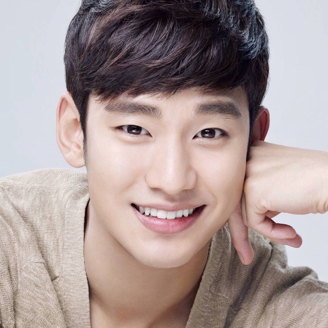 粉絲拍下的金秀賢瞬間