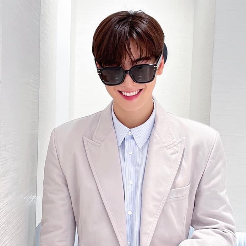 A moment captured by a fan of Cha Eunwoo