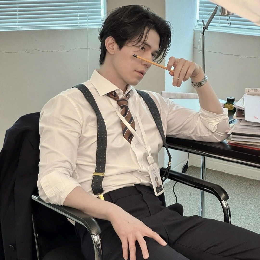 A moment captured by a fan of Lee Dongwook