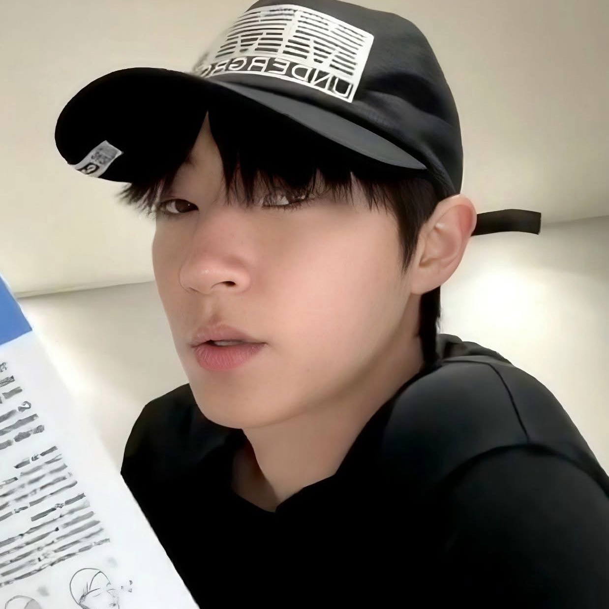 Behind-the-scenes cut of Hwang Inyoup