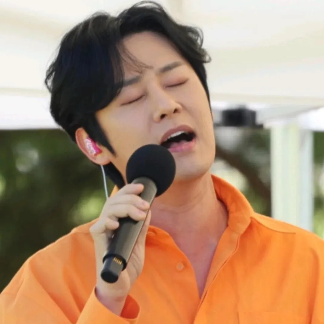 Behind-the-scenes cut of Kang Moonkyung