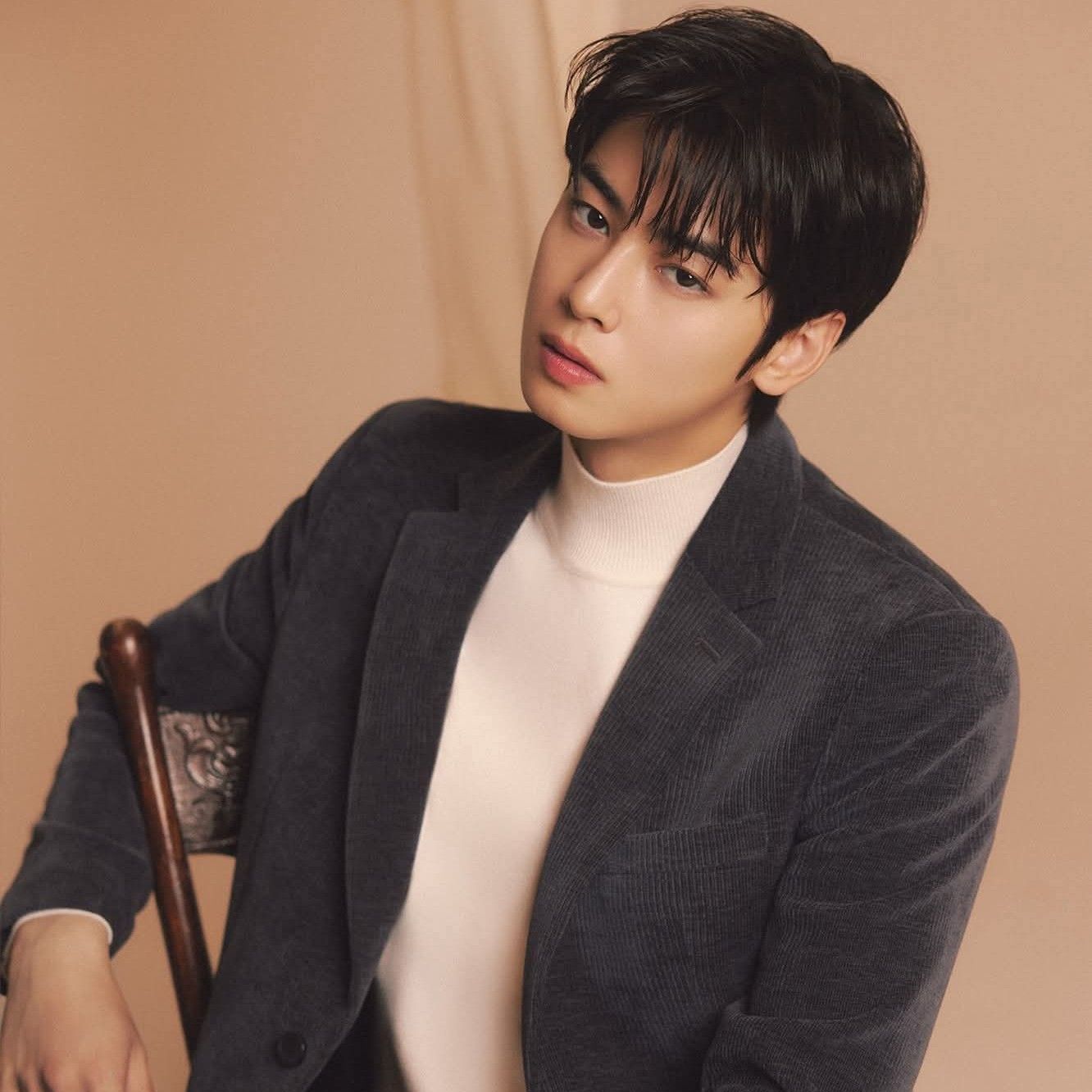 Recent activity shot of Cha Eunwoo