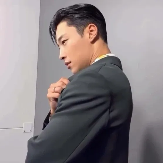 Behind-the-scenes cut of Woo Dohwan