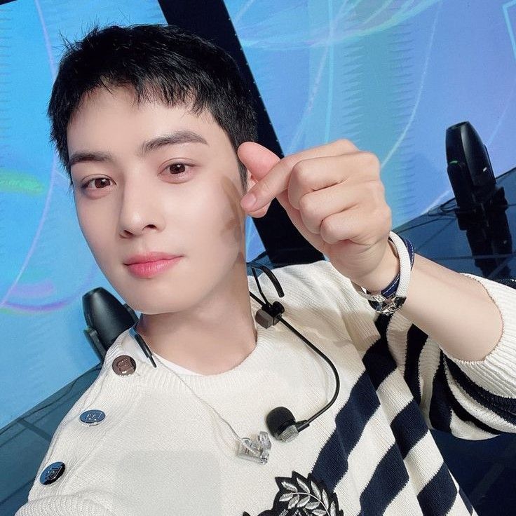 A moment captured by a fan of Cha Eunwoo