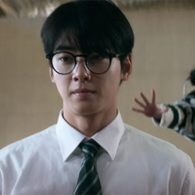 Behind-the-scenes cut of Cha Eunwoo