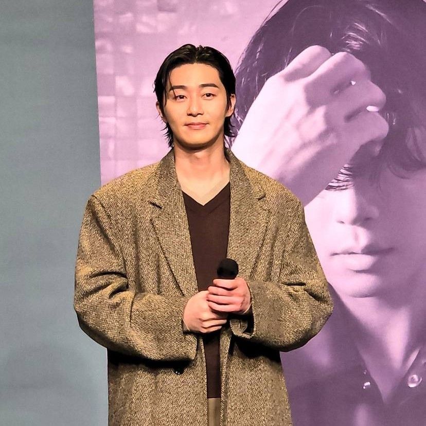 A moment captured by a fan of Park Seojoon
