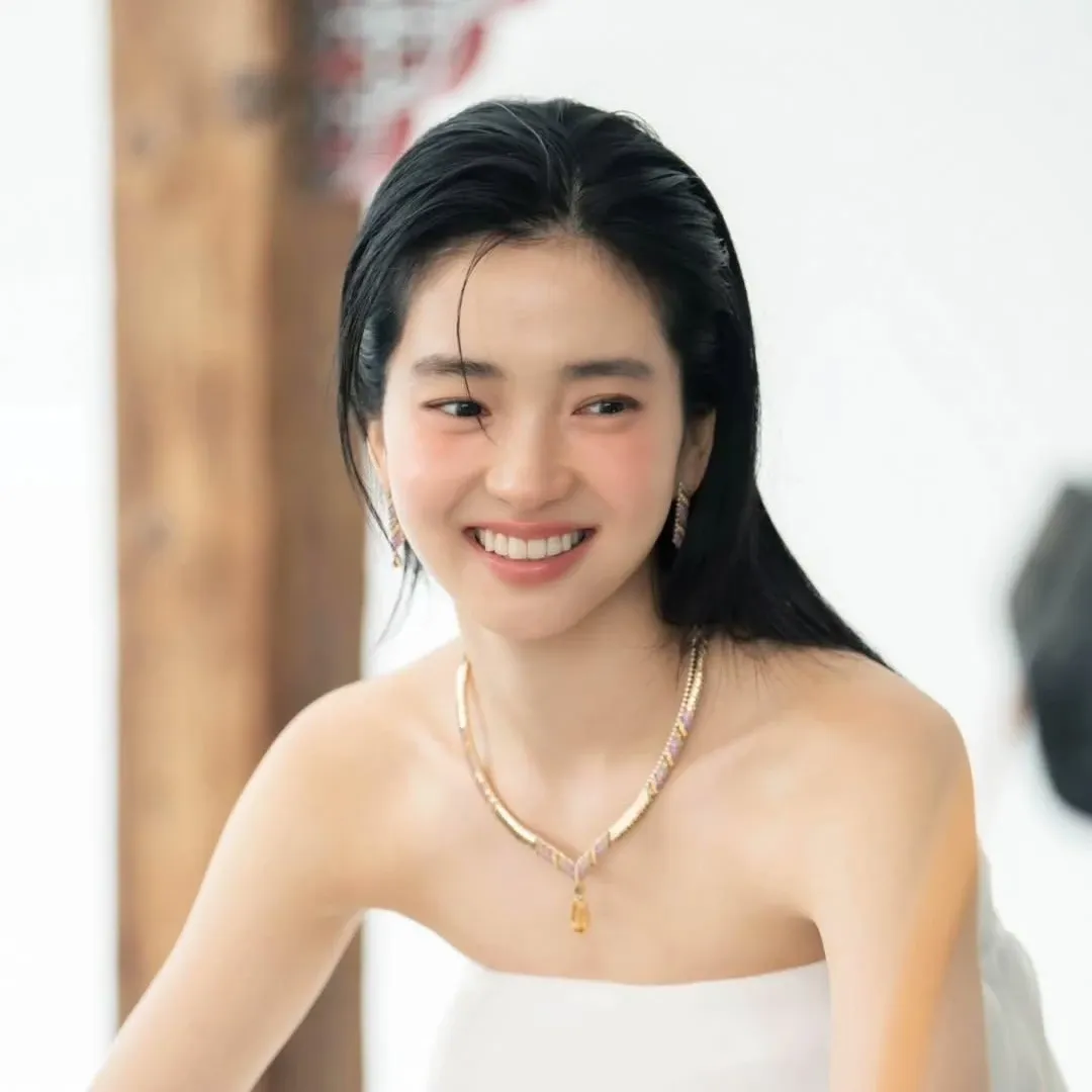 Behind-the-scenes cut of Kim Taeri