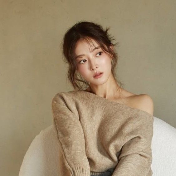 Behind-the-scenes cut of Lee Seyoung