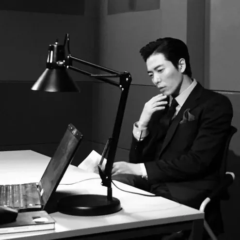粉丝拍下的金材昱瞬间