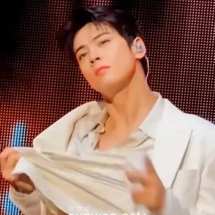 A moment captured by a fan of Cha Eunwoo