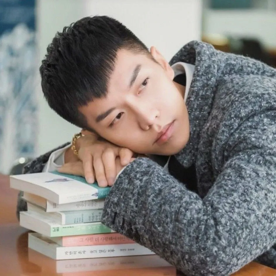 Behind-the-scenes cut of Lee Seunggi