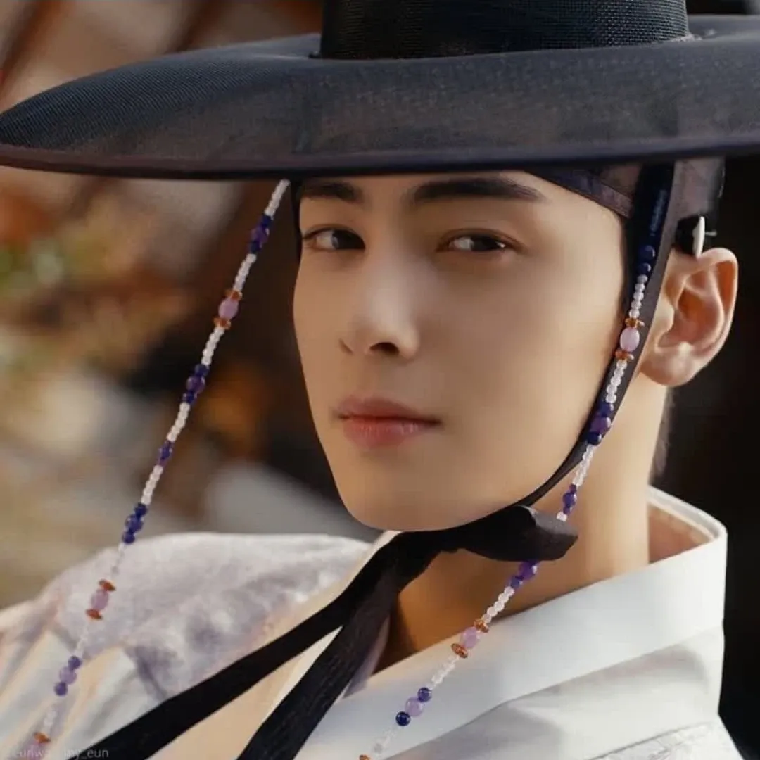 Behind-the-scenes cut of Cha Eunwoo