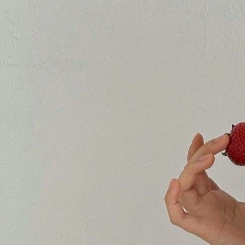 Behind-the-scenes cut of Bona