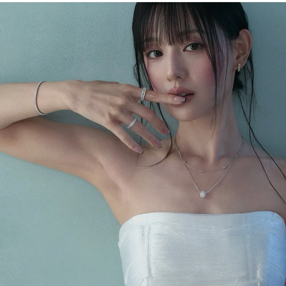 Behind-the-scenes cut of Kim Jiwon