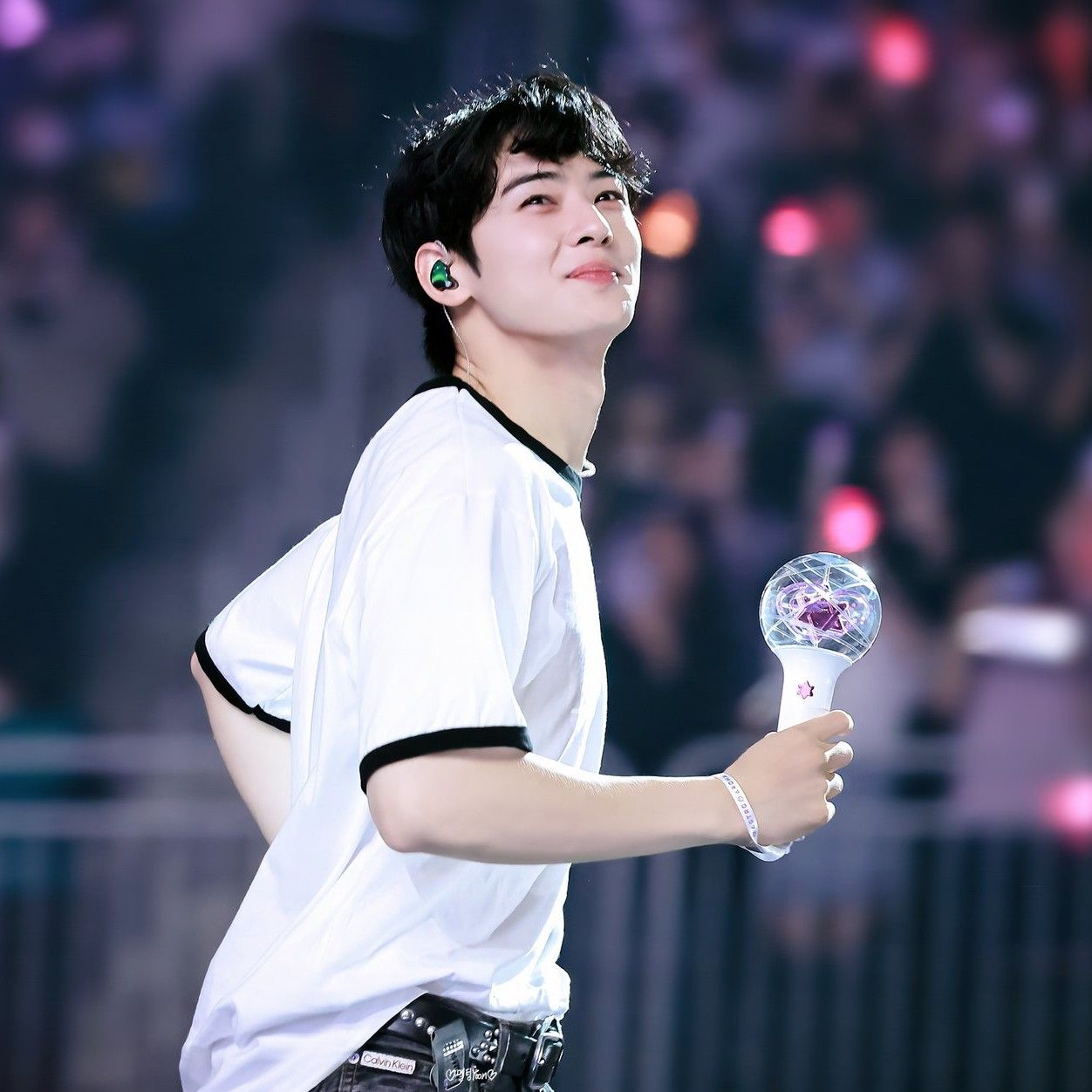 A moment captured by a fan of Cha Eunwoo