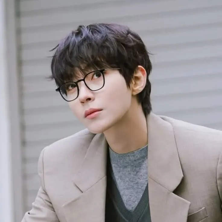 Behind-the-scenes cut of Hwang Inyoup