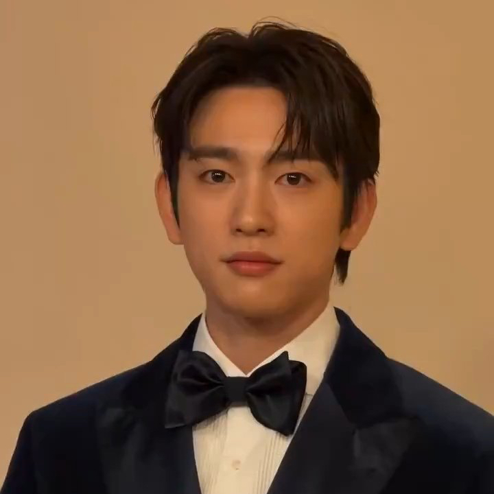 Foto kegiatan terbaru dari Park Jinyoung