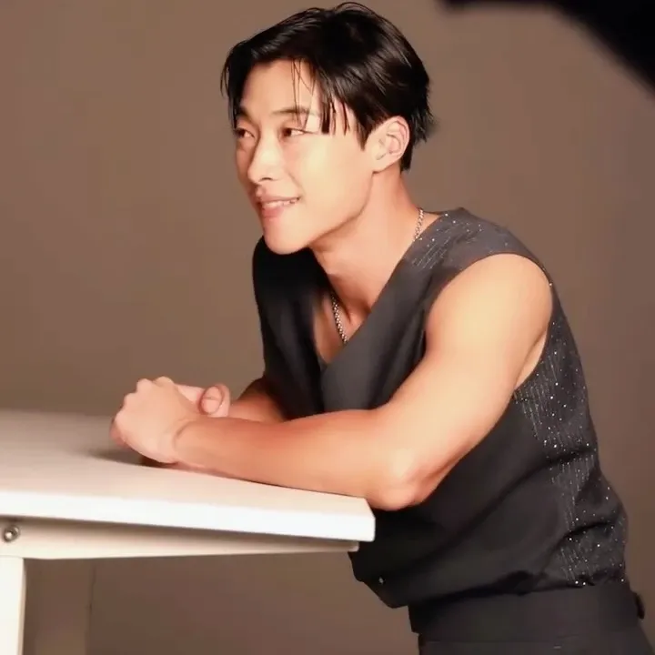 A moment captured by a fan of Woo Dohwan